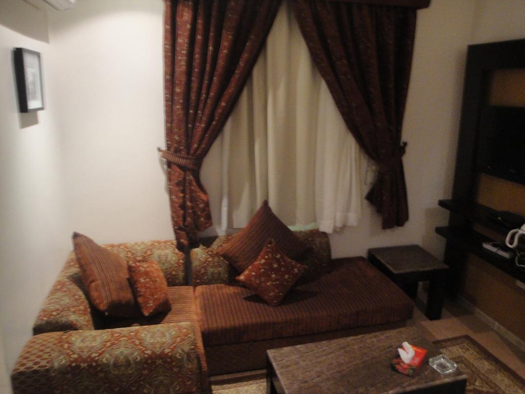 Jenan Al Malaz Hotel Apartments Рияд Стая снимка